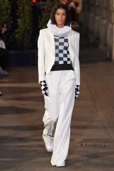 Look 2